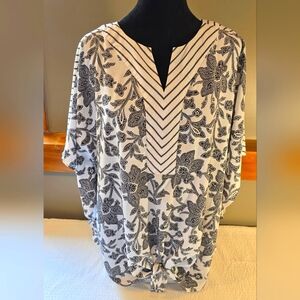 Chicos Size 2 (Large) Batwing Blouse